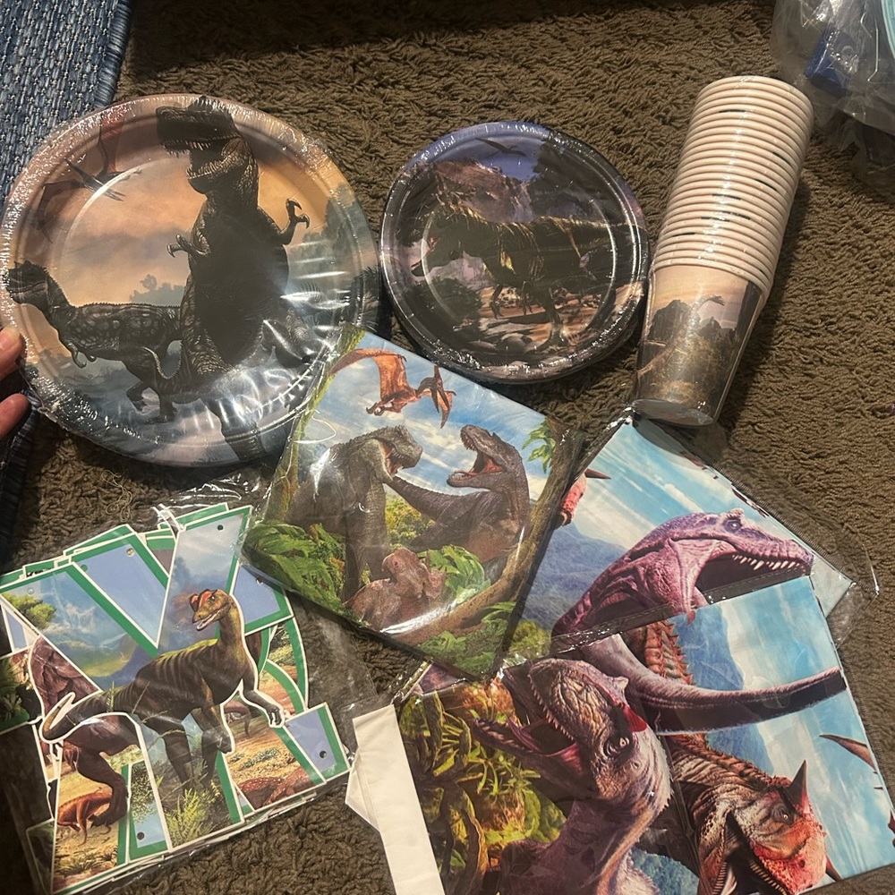 Dinosaur Party Supplies Set - Multicolor
